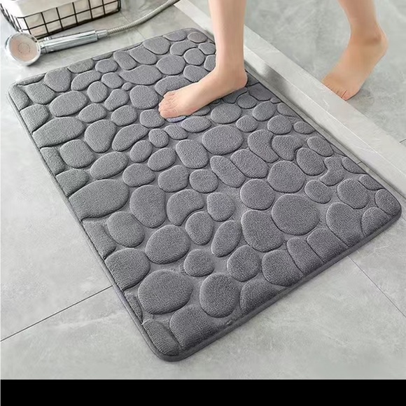 New bathmat. 🛀 🧼 🛁 - Picture 3 of 8